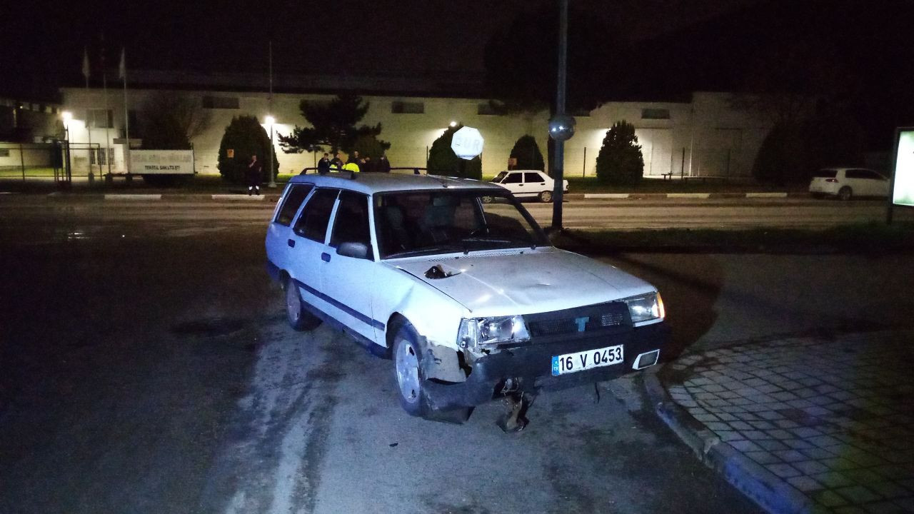 Bursa'da Motosiklet Otomobille Çarpıştı: 1 Ağır Yaralı - Sayfa 1