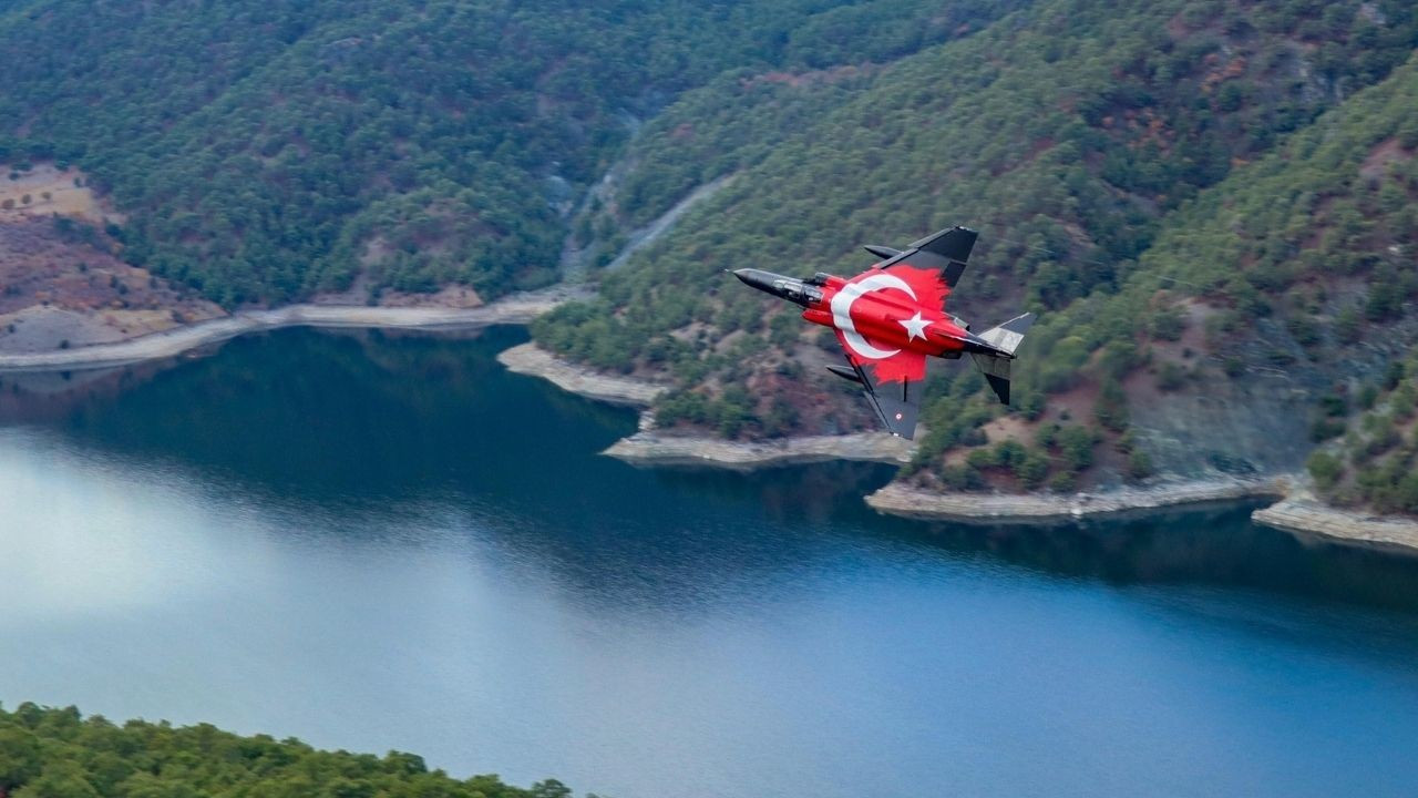 F-4E Phantom Uçakları Sakarya Nehri'nin Üzerinden Uçtu