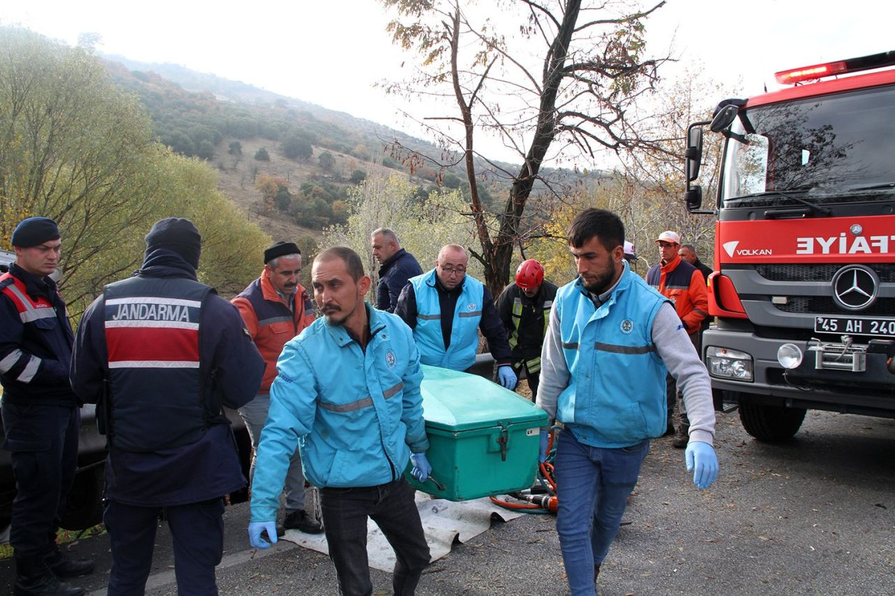 Manisa'da Feci Kaza! Ticari Taksi Hurdaya Döndü: 1 Ölü 1 Ağır Yaralı - Sayfa 5