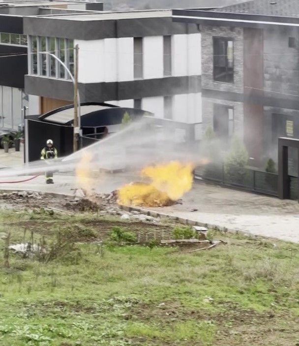 Kocaeli'de, iş makinesi doğal gaz borusuna zarar verdi: Alevler korkuttu - Sayfa 4