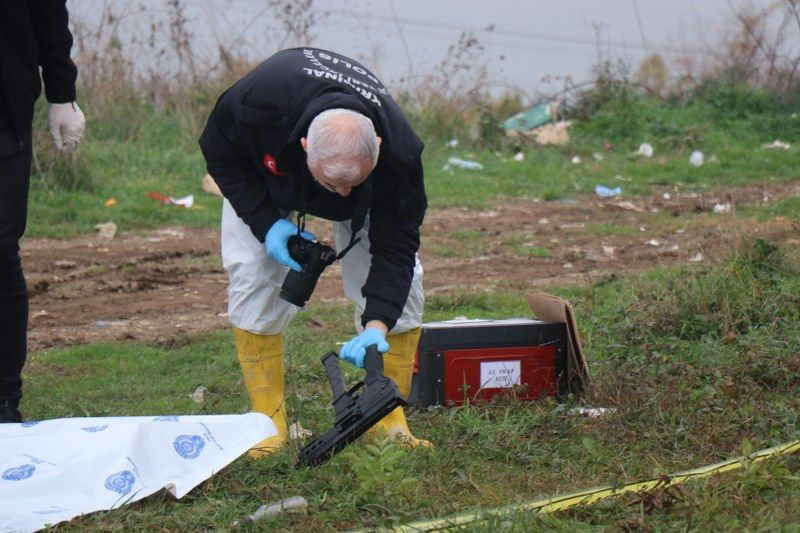 Sakarya'da Boş Arazide Başından Vurulmuş Erkek Cesedi Bulundu! - Sayfa 1