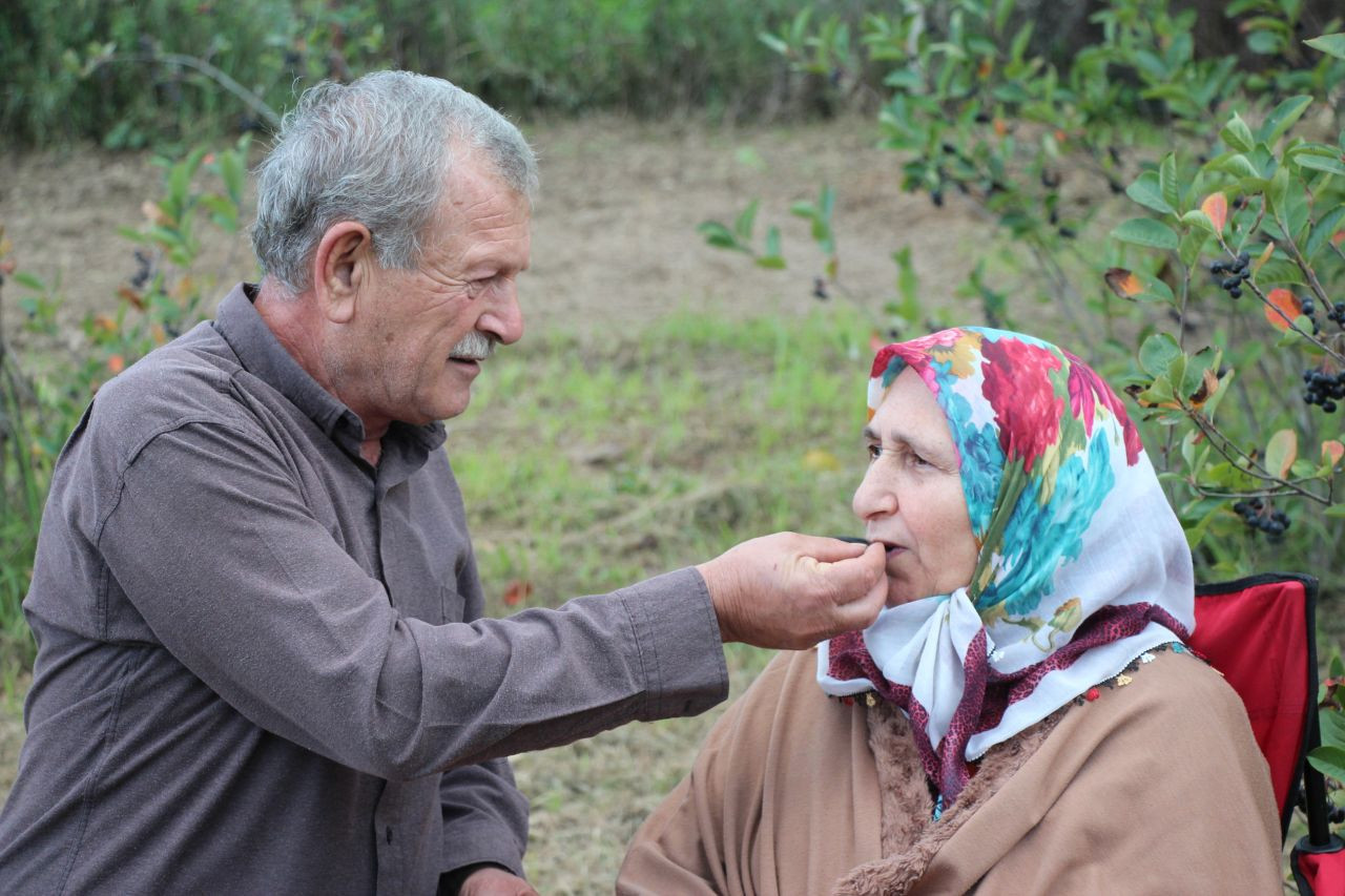 Eşinin Rahatsızlığı İçin Ektiği Meyvenin Taleplerine Yetişemiyor - Sayfa 1