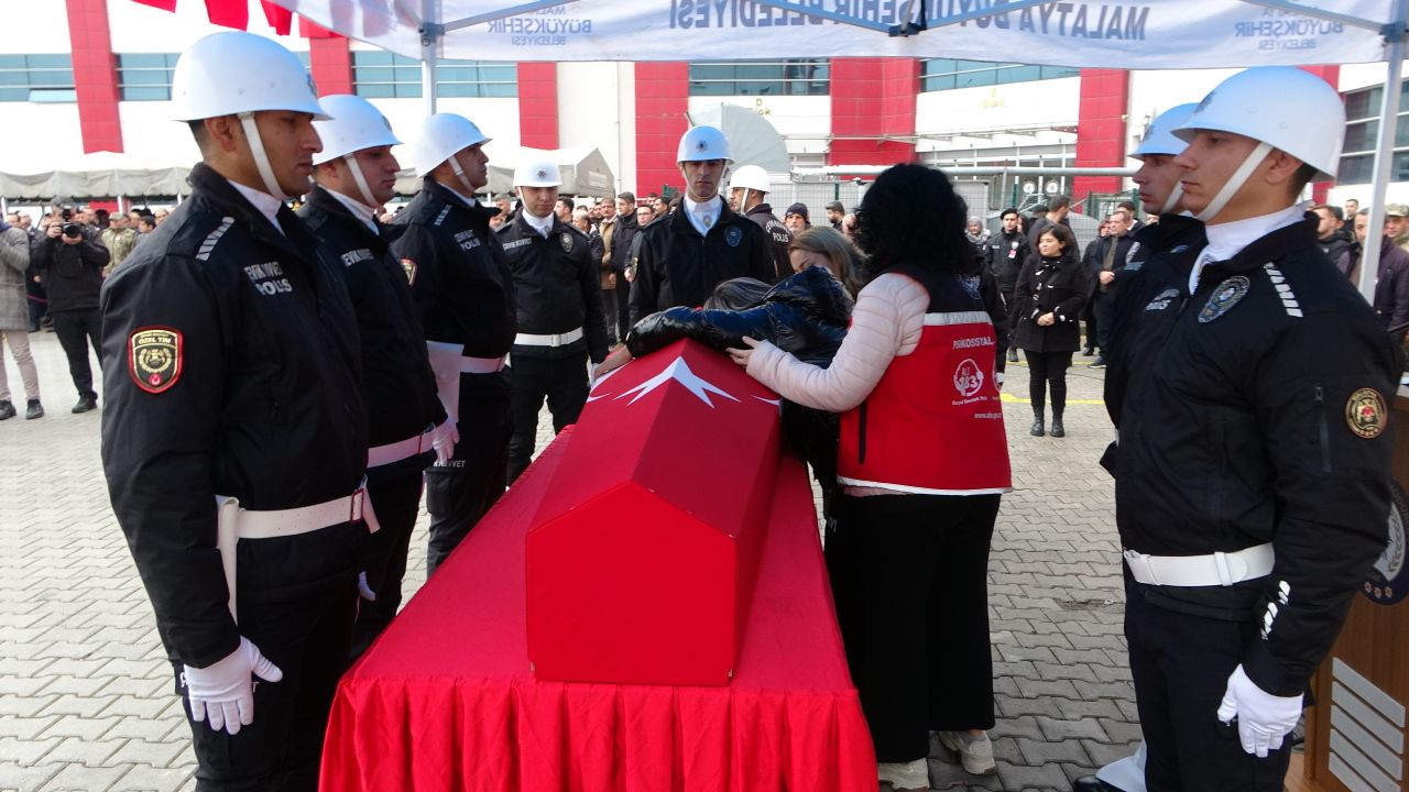 Malatya’da Kazada Şehit Olan Polis Memuru İçin Tören Düzenlendi - Sayfa 1