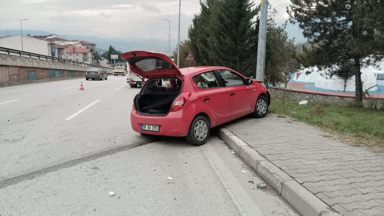 Karabük’te Otomobil Direğe Çarptı: 1’i Ağır, 3 Yaralı - Sayfa 2