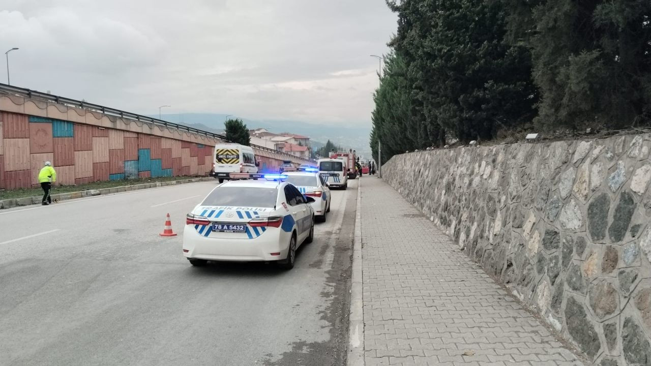 Karabük’te Otomobil Direğe Çarptı: 1’i Ağır, 3 Yaralı - Sayfa 4