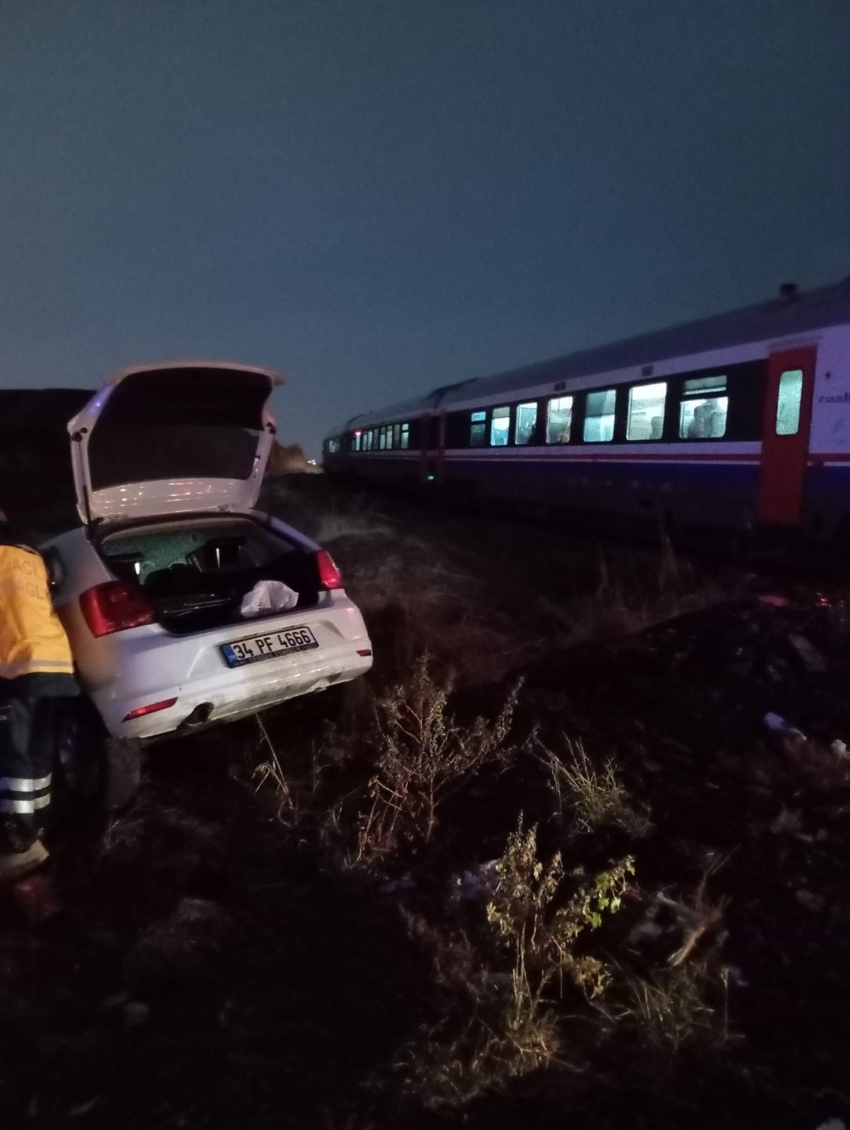 Diyarbakır’da Tren Hemzemin Geçitte Otomobile Çarptı - Sayfa 2