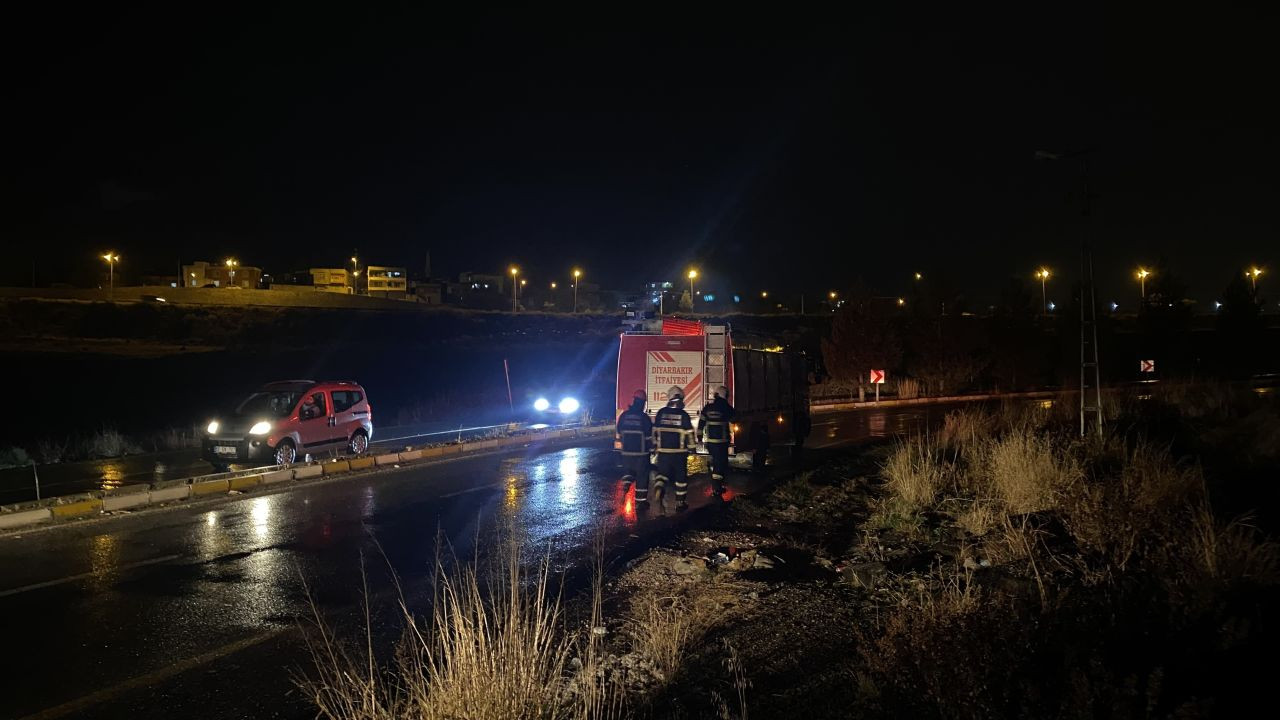 Diyarbakır’da Tren Hemzemin Geçitte Otomobile Çarptı - Sayfa 4