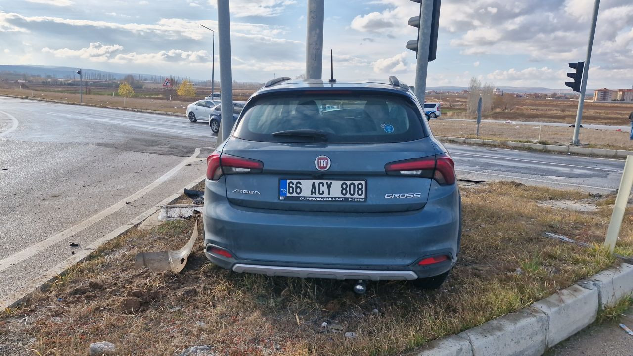 Çorum’da Aşırı Hız ve Dikkatsizlik Kazaya Neden Oldu: 4 Yaralı - Sayfa 2