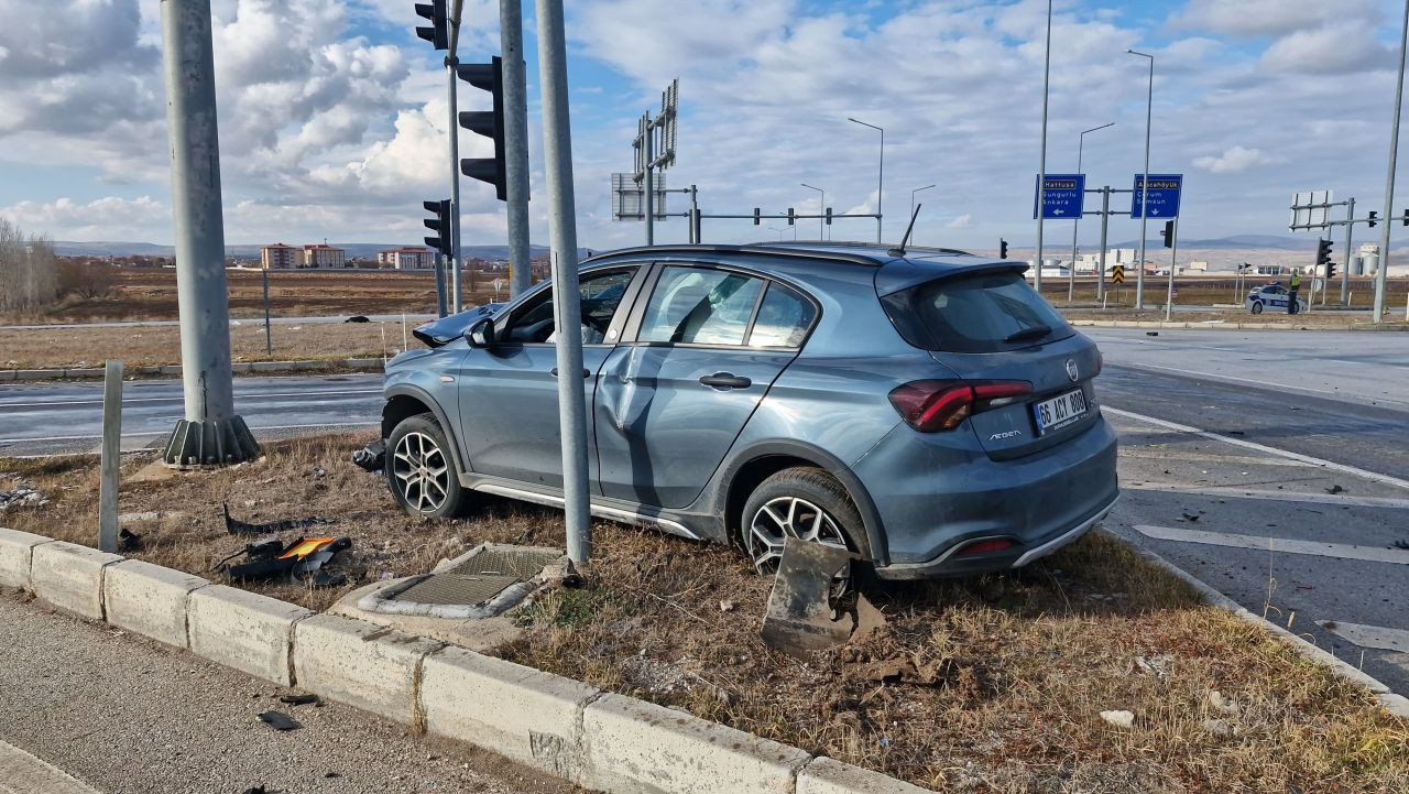 Çorum’da Aşırı Hız ve Dikkatsizlik Kazaya Neden Oldu: 4 Yaralı - Sayfa 3