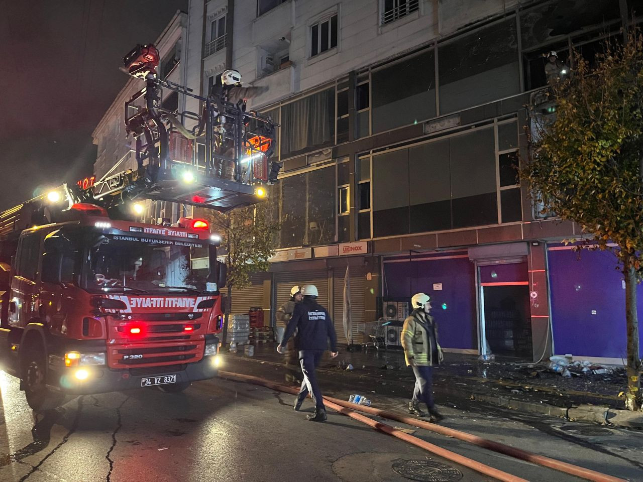 Esenyurt’ta Tekstil Atölyesi Yangını: 2 Ağır Yaralı, 5 Bina Tahliye Edildi - Sayfa 3