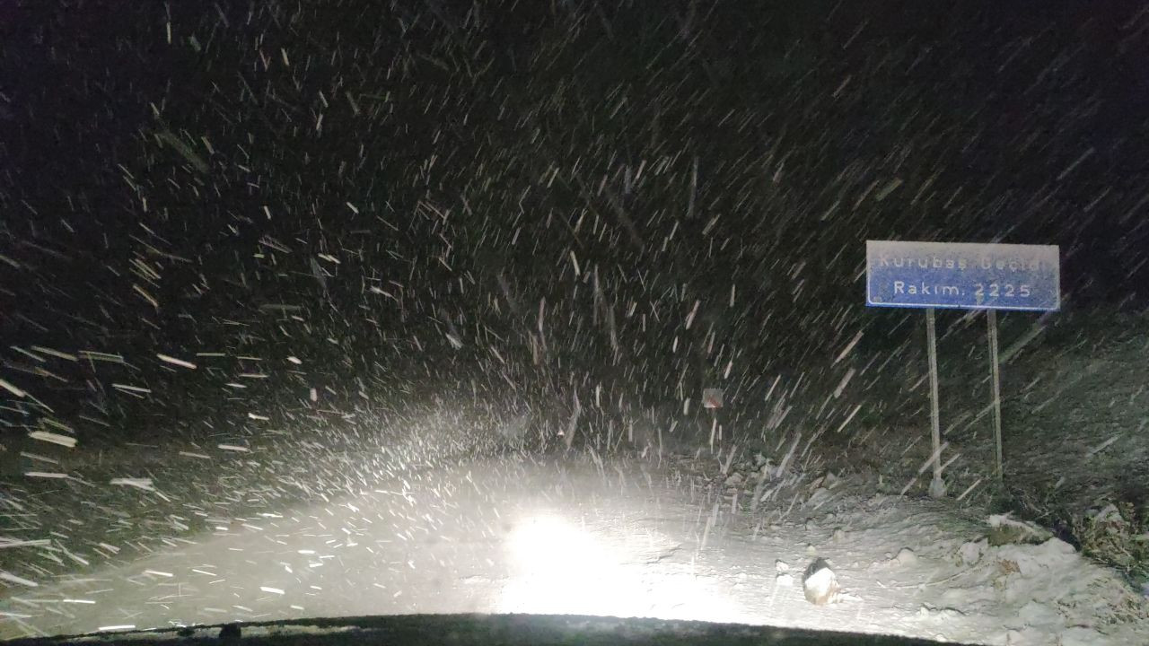 Kurubaş ve Karabet Geçitlerinde Kar Yağışı ve Sis Trafiği Felç Etti - Sayfa 5