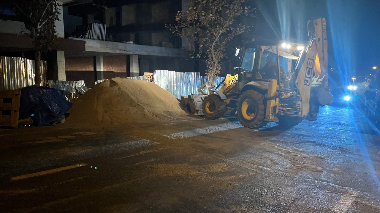 Beylikdüzü’nde Yola Dökülen Kum Kazaya Neden Oldu