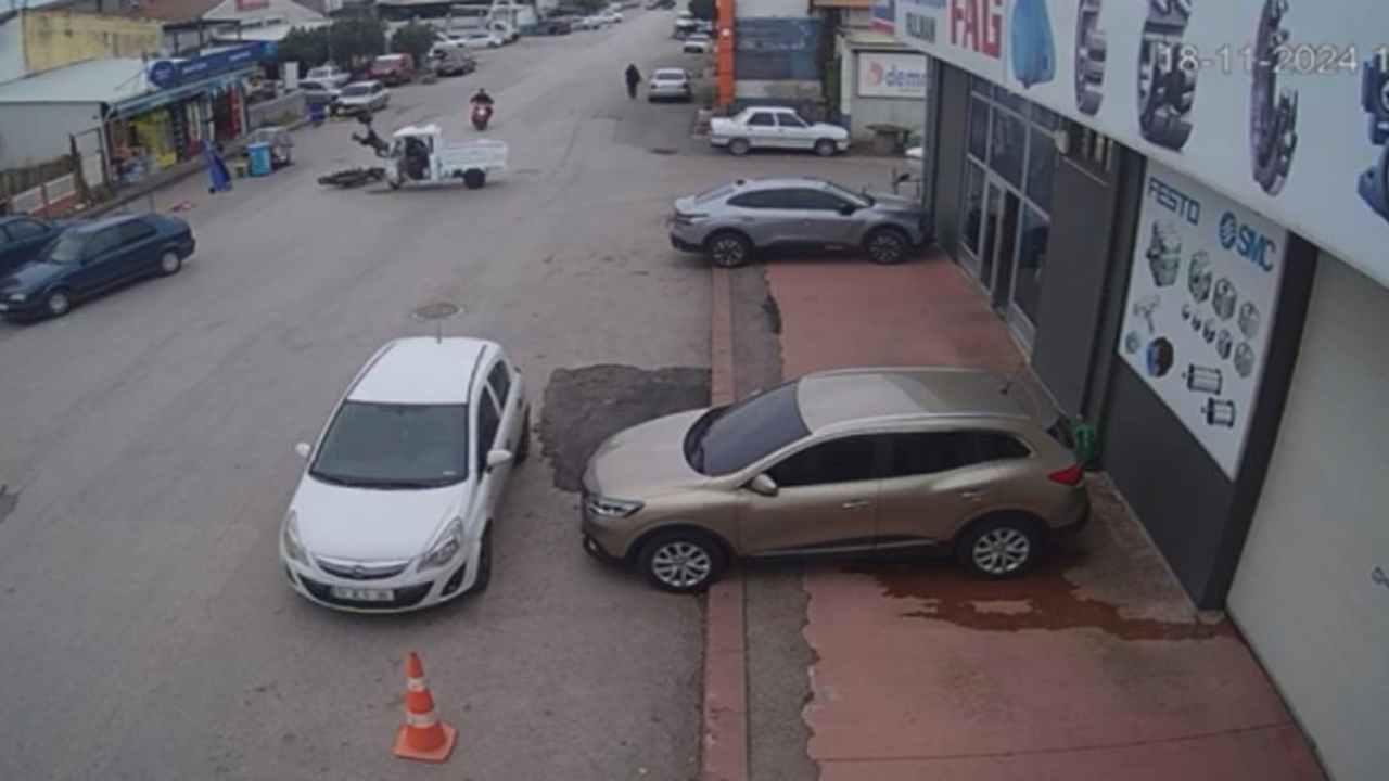 Balıkesir’de Motosiklet ve Motorlu Bisiklet Çarpıştı: 2 Yaralı