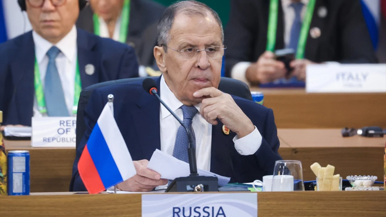 Lavrov: "Ukrayna'nın Saldırılarına Yanıt Vereceğiz, Batı Gerginliği Artırmak İstiyor"