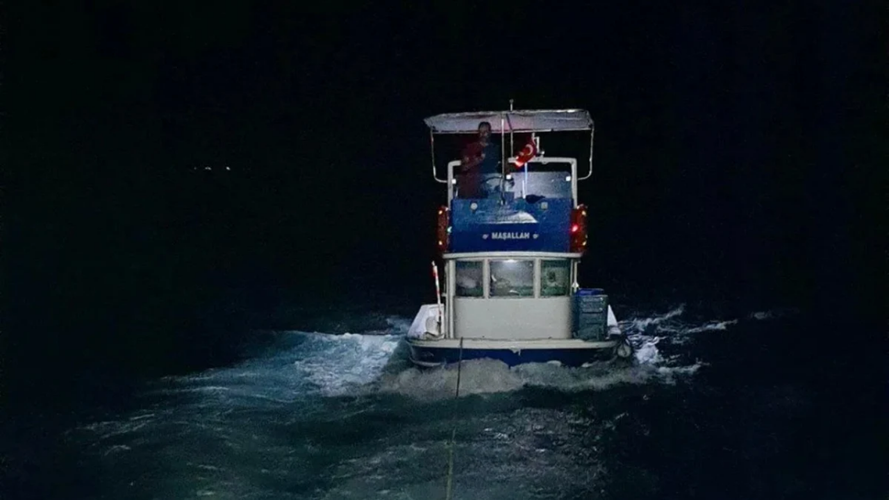 İstanbul Sarıyer Açıklarında Sürüklenen Tekne Kurtarıldı