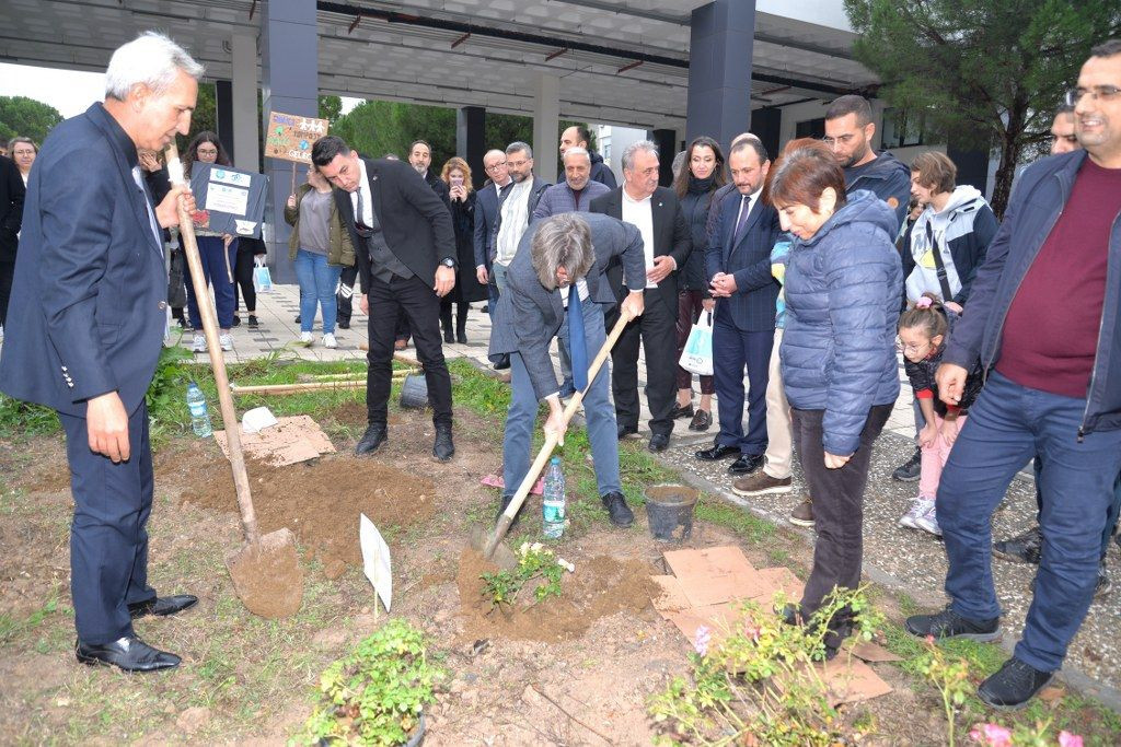 Bursa Üniversitesi'nden 50. Yıla Özel Ağaçlandırma Çalışması - Sayfa 1