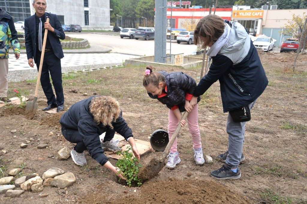 Bursa Üniversitesi'nden 50. Yıla Özel Ağaçlandırma Çalışması - Sayfa 2