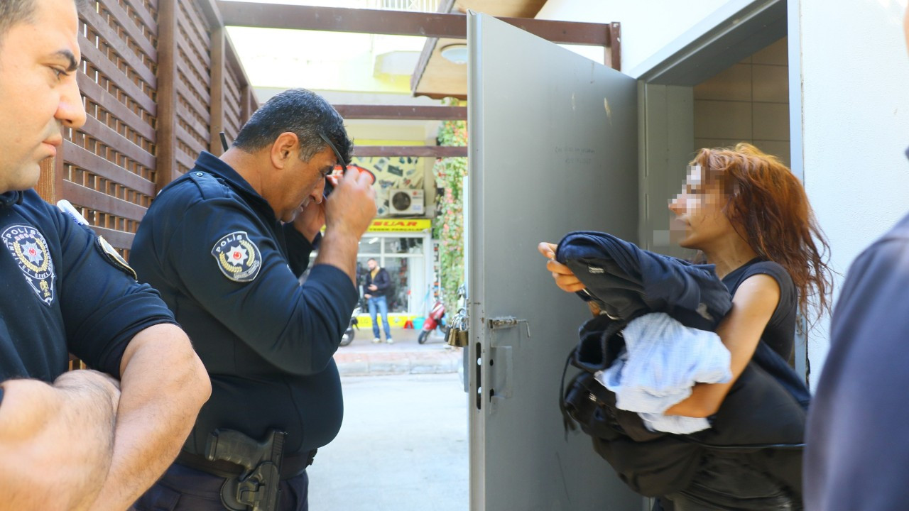 Park İçinde Bulunan Tuvalette Çığlık Atan Kadın Herkesi Polisi Topladı Sonra...