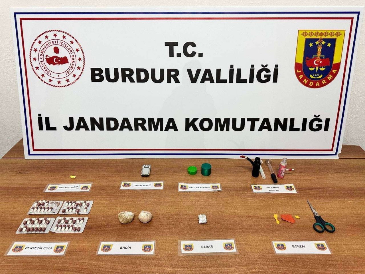 Burdur’da Kaçakçılık ve Uyuşturucu Operasyonlarında 5 Şüpheli Tutuklandı - Sayfa 1