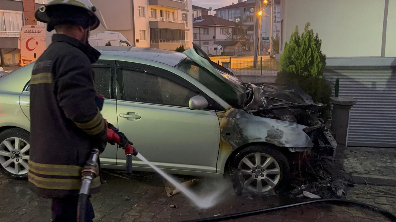 Bolu’da Park Halindeki Otomobil Alev Alev Yandı - Sayfa 3