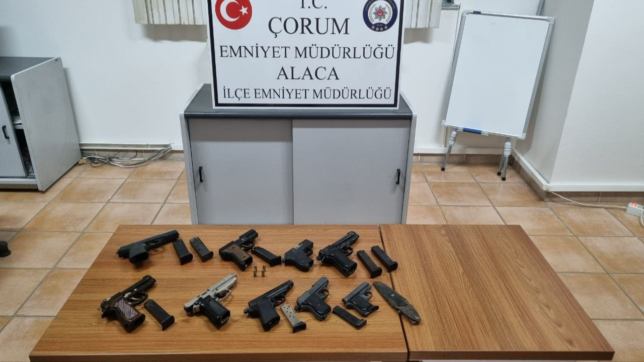 Çorum'da Silah Kaçakçılığı Operasyonu: 9 Tabanca Ele Geçirildi