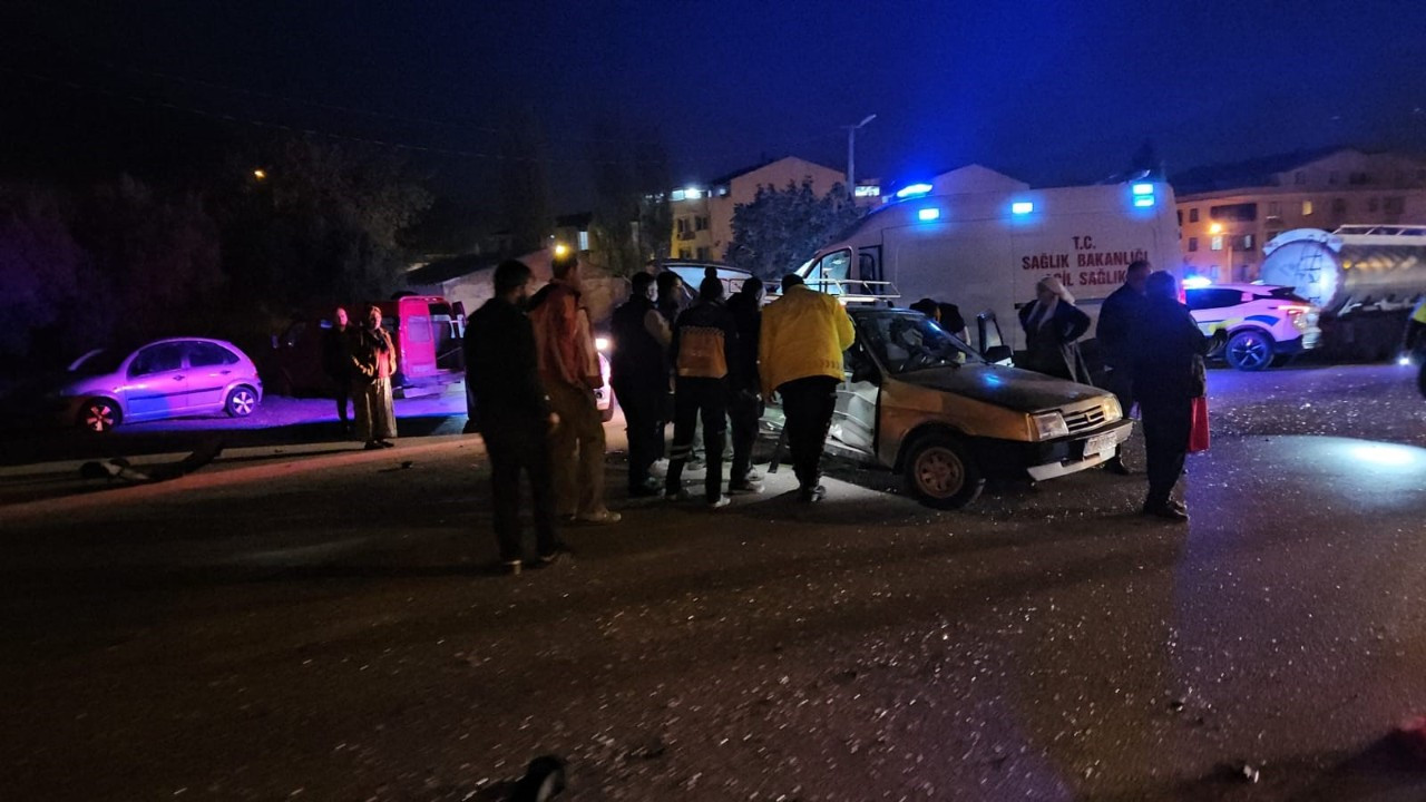 Gemlik’te Feci Kaza: 3 Araç Çarpıştı, 3 Yaralı