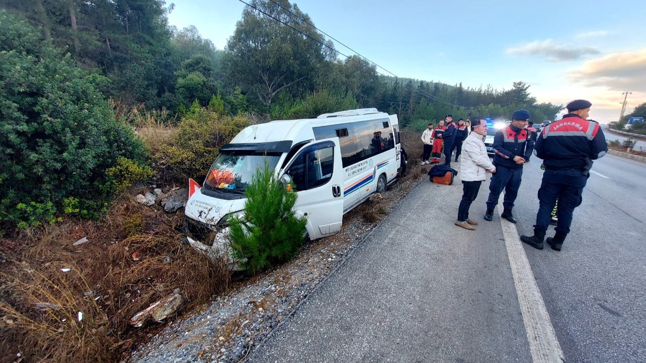 Minibüs Şarampole Girdi: 8 Yaralı