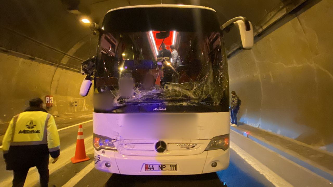 TEM'de iki yolcu otobüsü ve tır kazaya karıştı: 14 yaralı - Sayfa 3