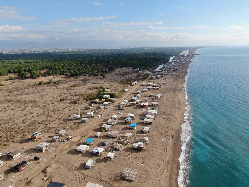 Yıkımı Yılan Hikayesine Dönen Denize Sıfır Çardaklar Yine Yıkılamadı - Sayfa 18