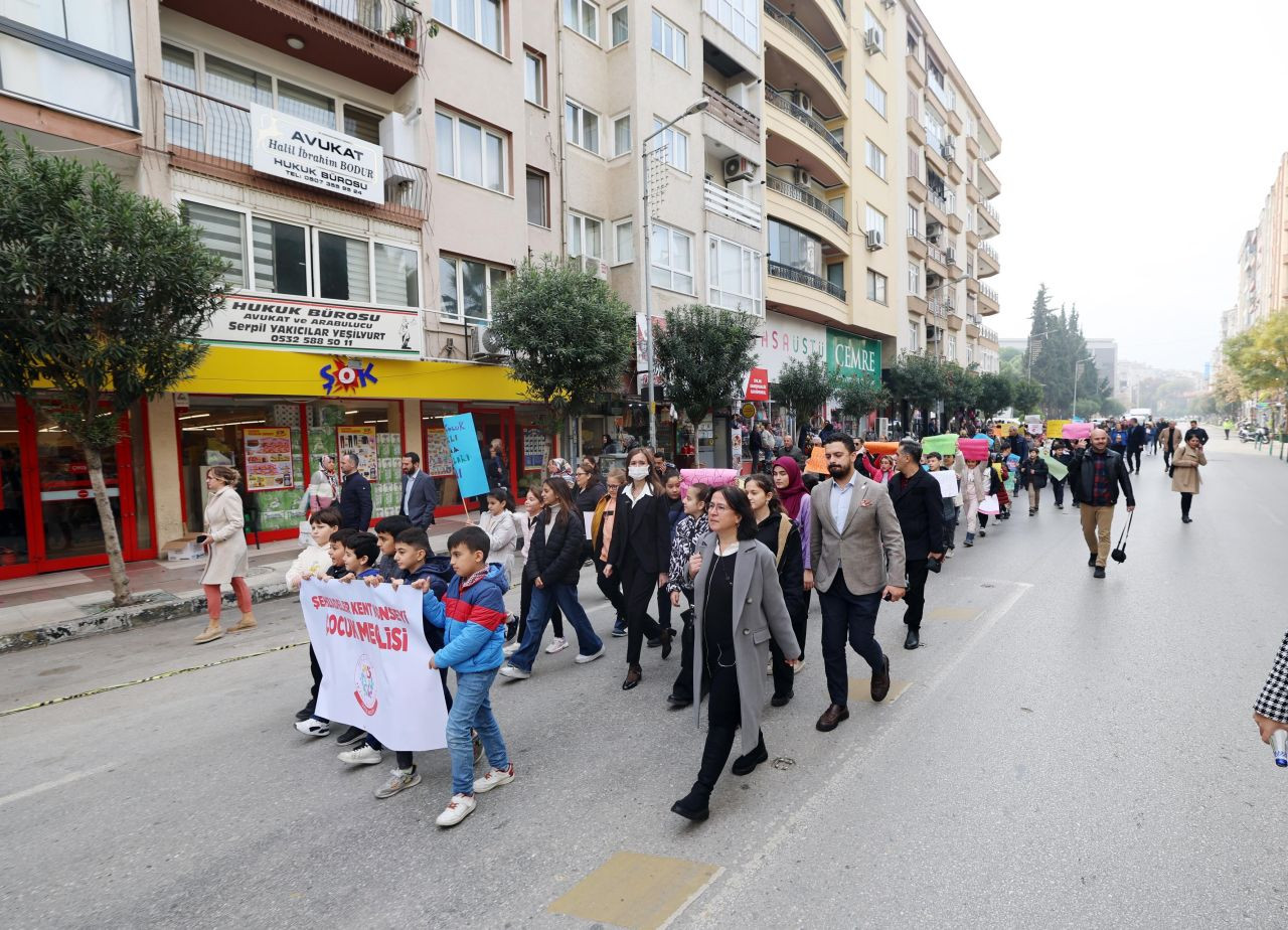 Manisa’da çocuklar hakları için yürüdü - Sayfa 6