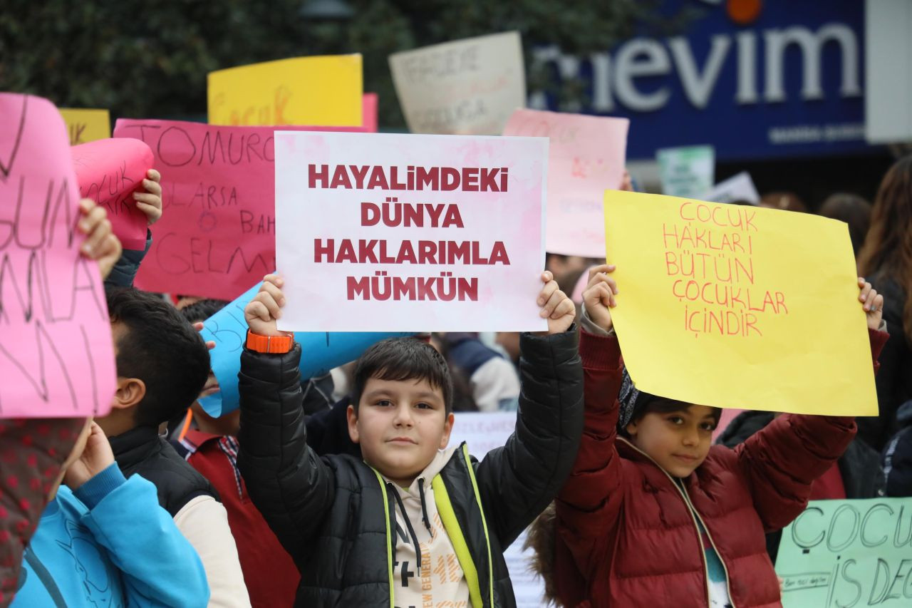 Manisa’da çocuklar hakları için yürüdü - Sayfa 3