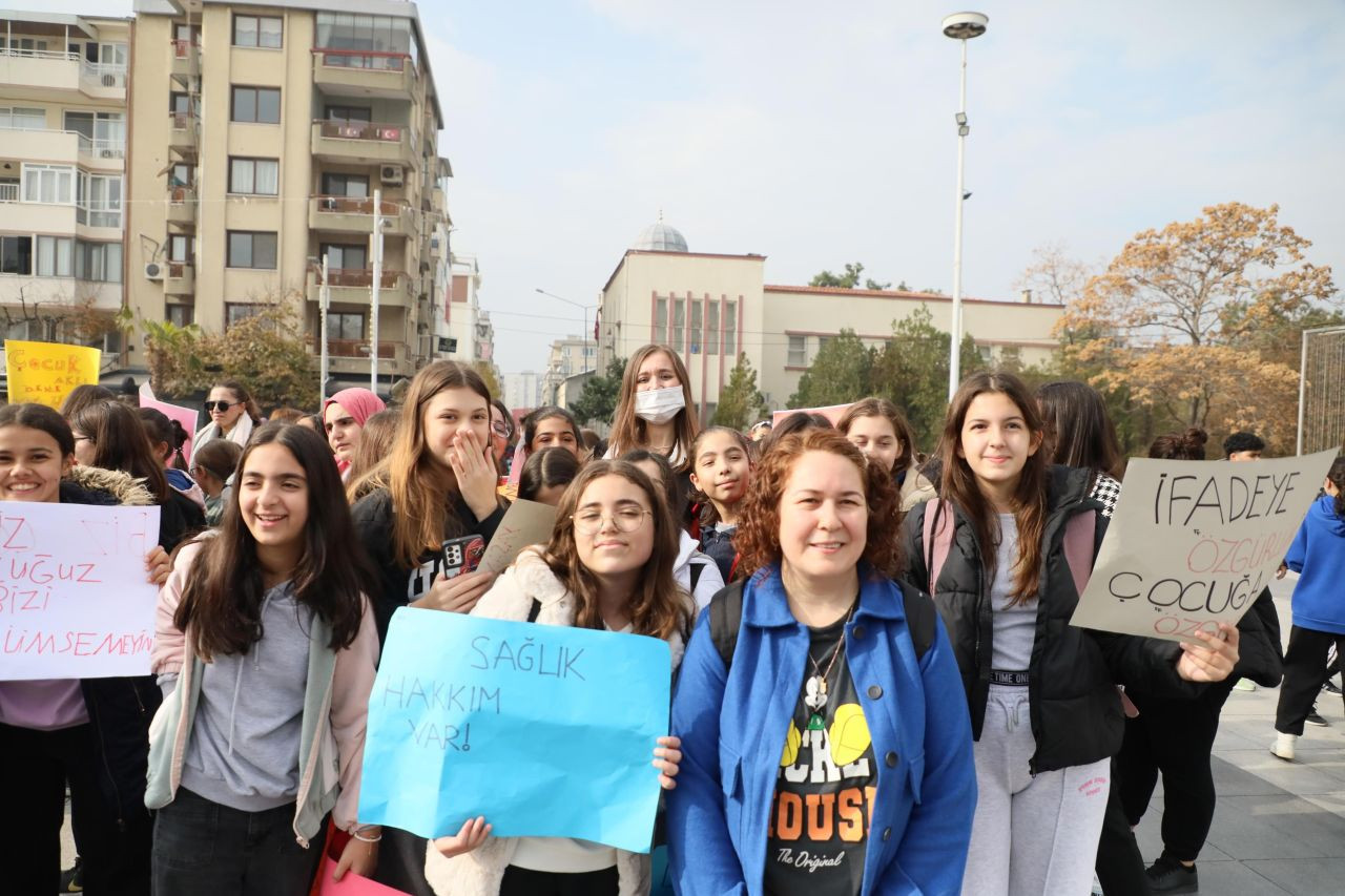 Manisa’da çocuklar hakları için yürüdü - Sayfa 1