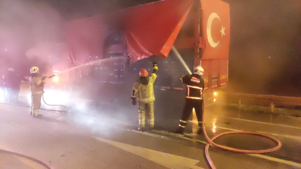 Bursa’da Domates Yüklü Kamyonda Yangın Paniği: Alevler Söndürüldü - Sayfa 4