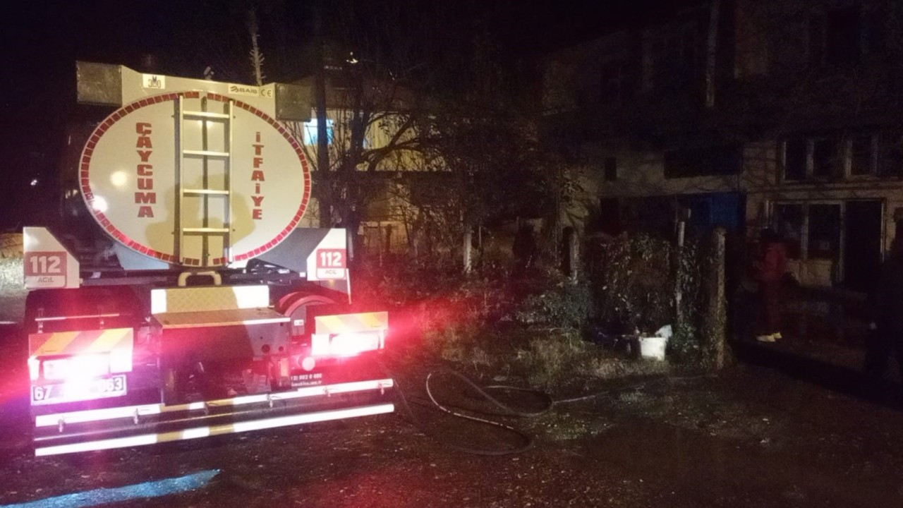 Zonguldak’ta Samanlık Yangını Eve Sıçradı: 5 Kişi Dumandan Etkilendi