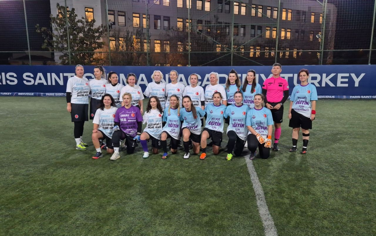 "Topuklu Kramponlar" Eğitim İçin Sahaya Çıktı: Kadınlardan Dostluk Maçı - Sayfa 1
