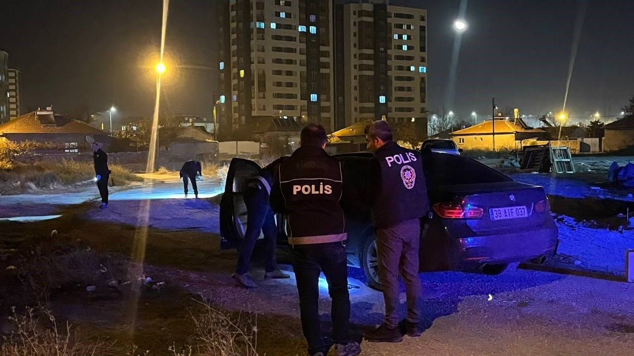 Kayseri’de Araç İçinde Silahla Vurulmuş Halde Bulundu