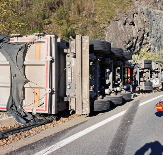 Ordu'da Devrilen Tırın Altında Kalan Sürücü Hayatını Kaybetti - Sayfa 1