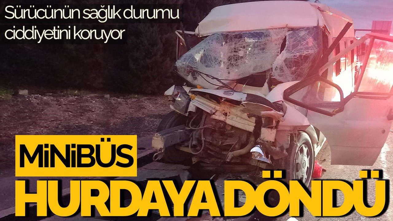 Karamürsel'de Tıra Çarpan Minibüs Hurdaya Döndü: 2 Yaralı