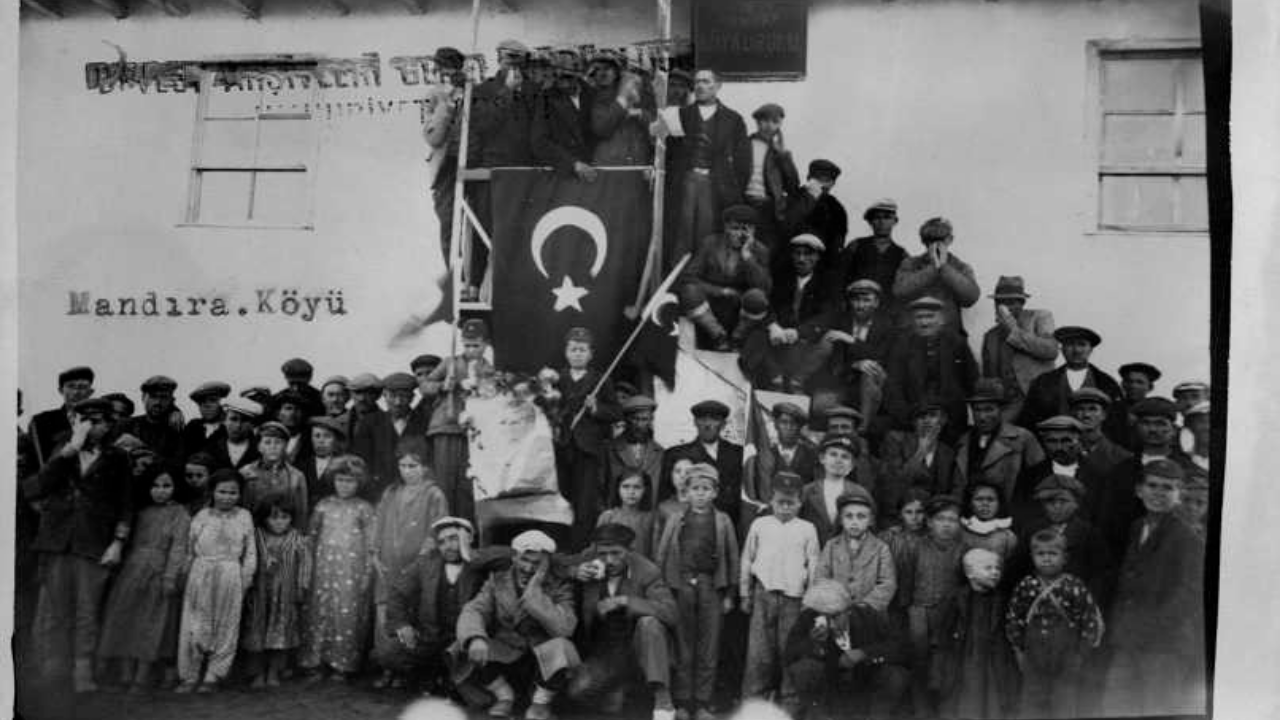 Atatürk'e 21 Kasım 1938'de Yapılan Resmi Cenaze Törenin Fotoğrafları