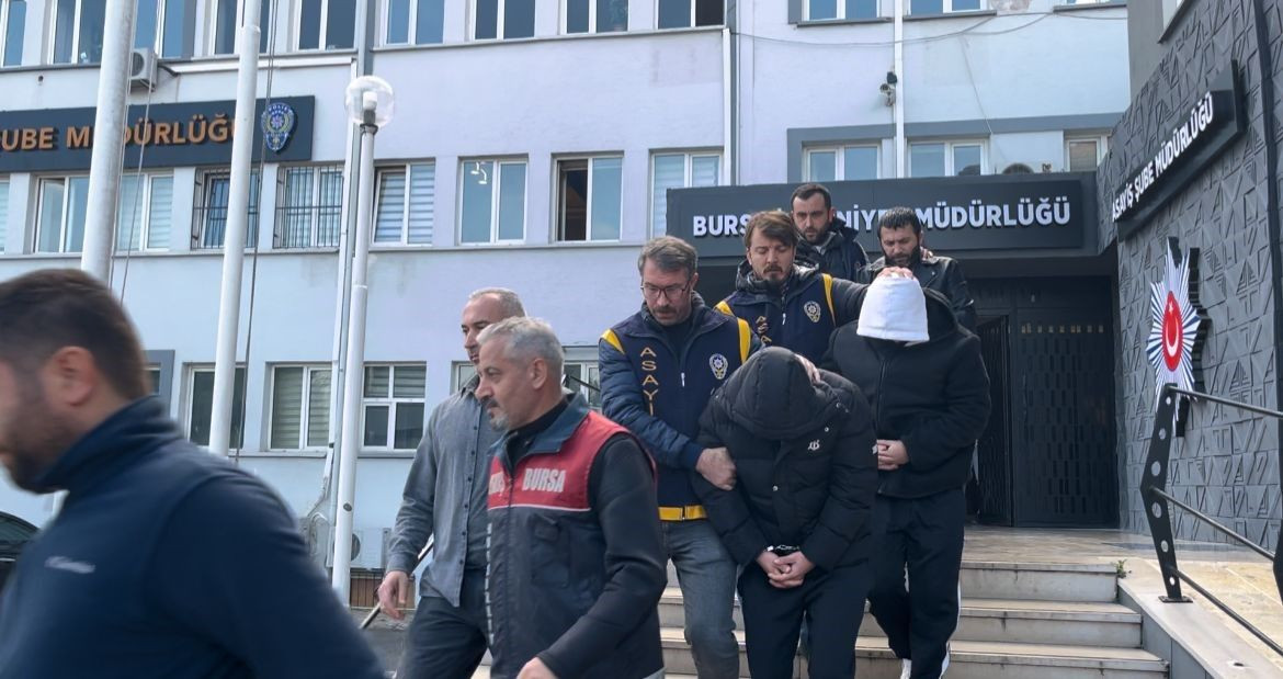 Ağır hasarlı araçları alıp piyasa süren otomobil çetesine operasyon : 3 kişi tutuklandı - Sayfa 3