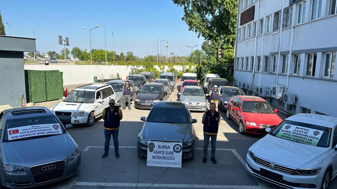 Ağır hasarlı araçları alıp piyasa süren otomobil çetesine operasyon : 3 kişi tutuklandı