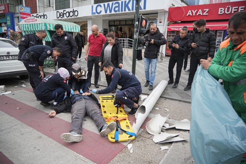 Lodosta Çatıdan Kopan Boru Adamın Kafasına Düştü! - Sayfa 3