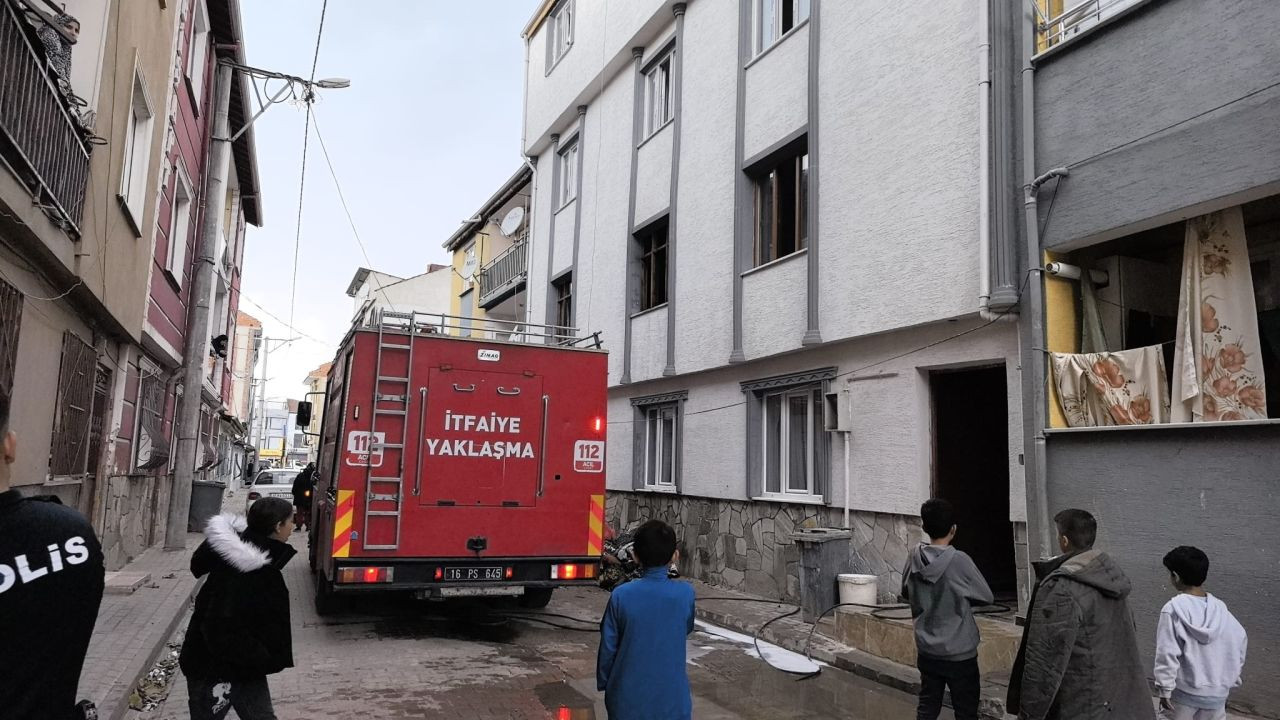 Yanan Evden 2 Çocuğu İtfaiye Ekipleri Kurtardı - Sayfa 2