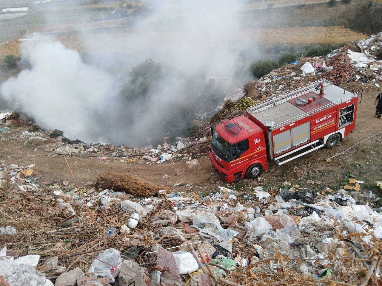 Manisa'da Çöplük Yangını Tehlike Saçtı, İtfaiye Müdahalesiyle Söndürüldü - Sayfa 3