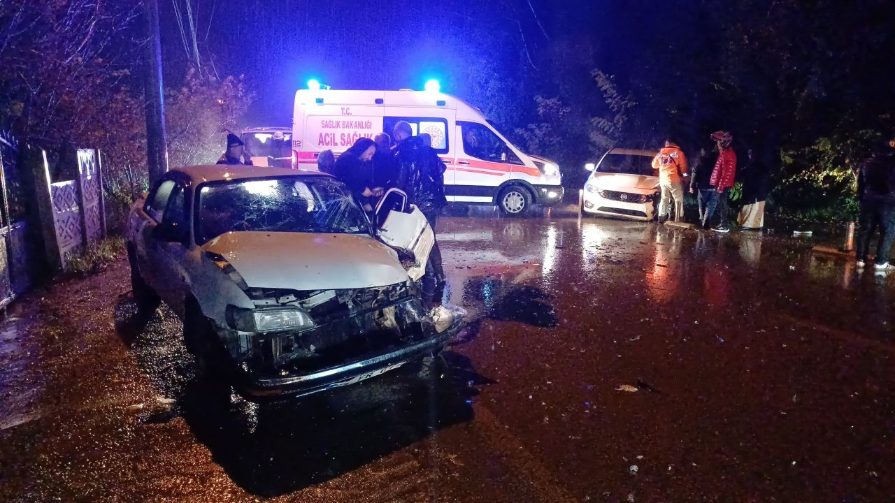 Düzce'de Zincirleme Kaza: 3 Araç Çarpıştı, 3 Yaralı - Sayfa 4