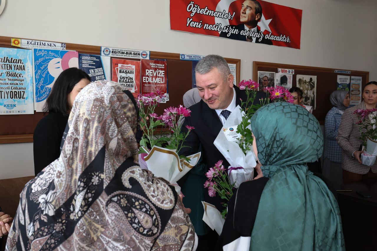 Başkan Osman Çelik’ten Öğretmenler Günü’nde Anlamlı Ziyaret - Sayfa 1