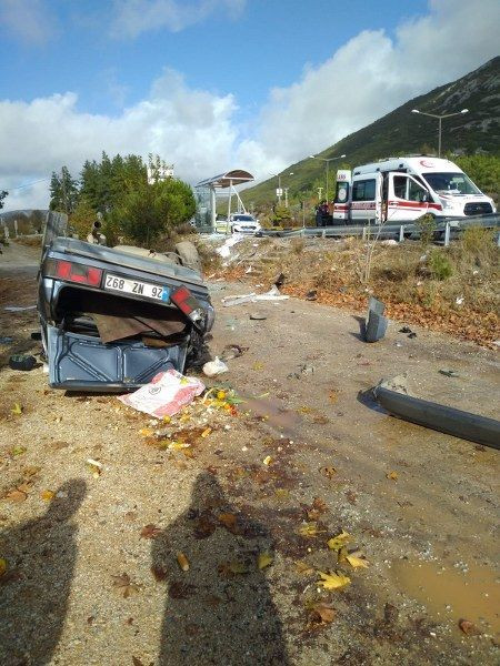 Otomobil Altyola Düştü Kağıt gibi Ezildi: 3 Yaralı - Sayfa 2