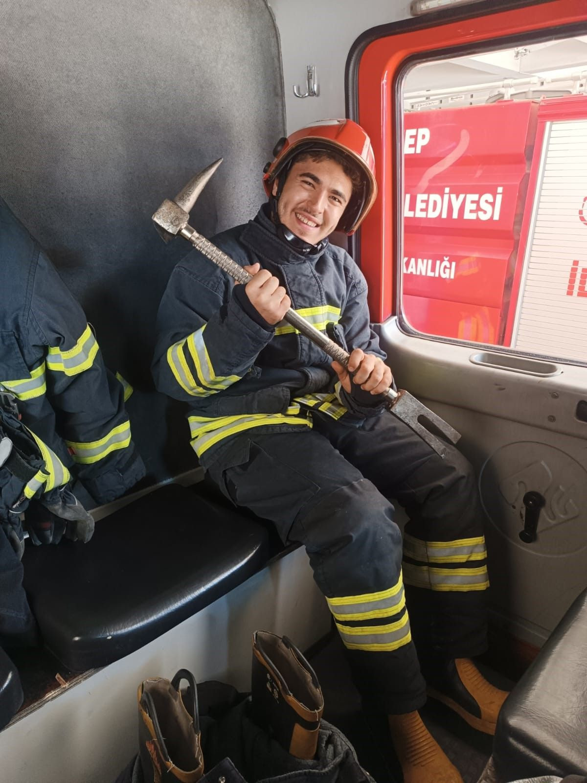 Engelli Gencin İtfaiye Eri Olma Hayali Gerçek Oldu - Sayfa 7