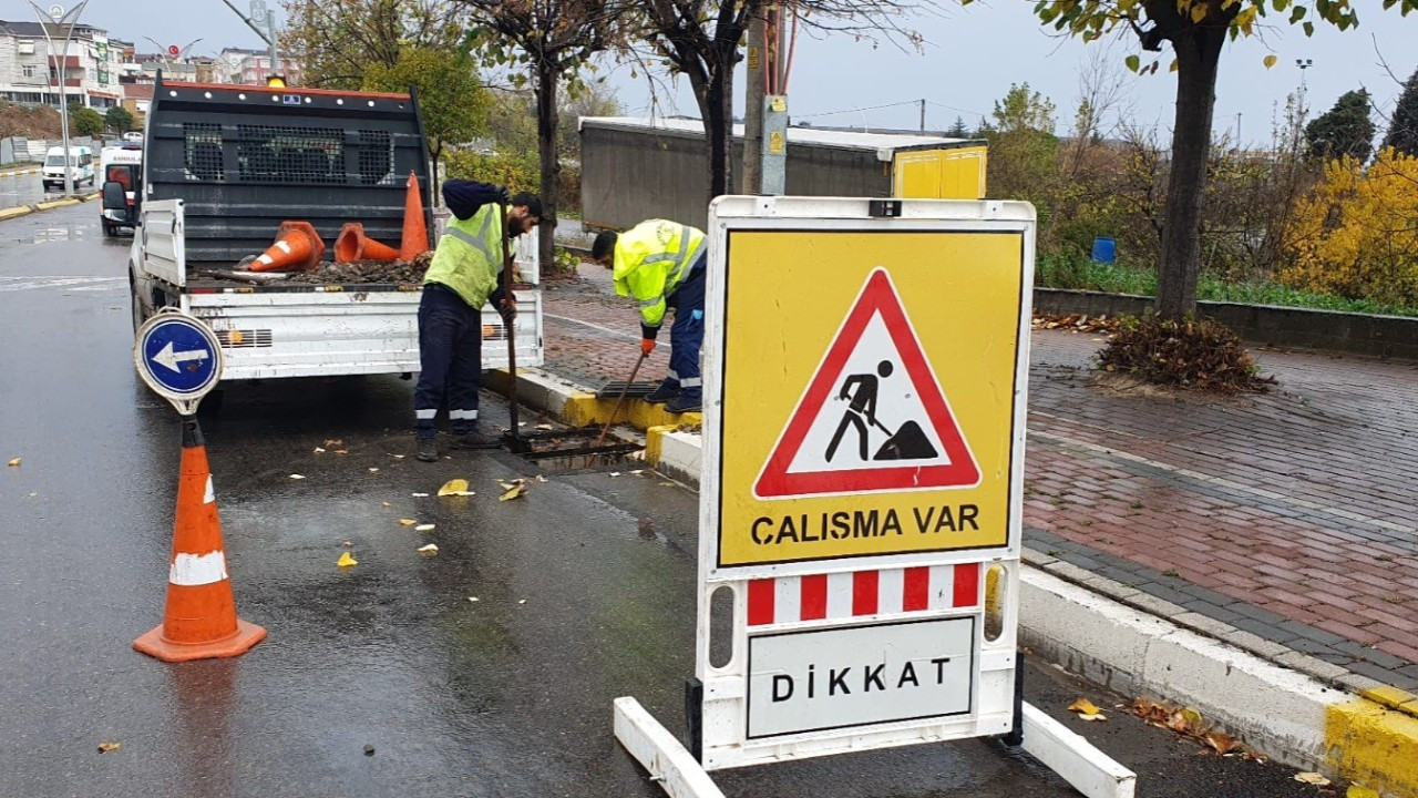 Mazgal ve menfez temizliği yapılıyor