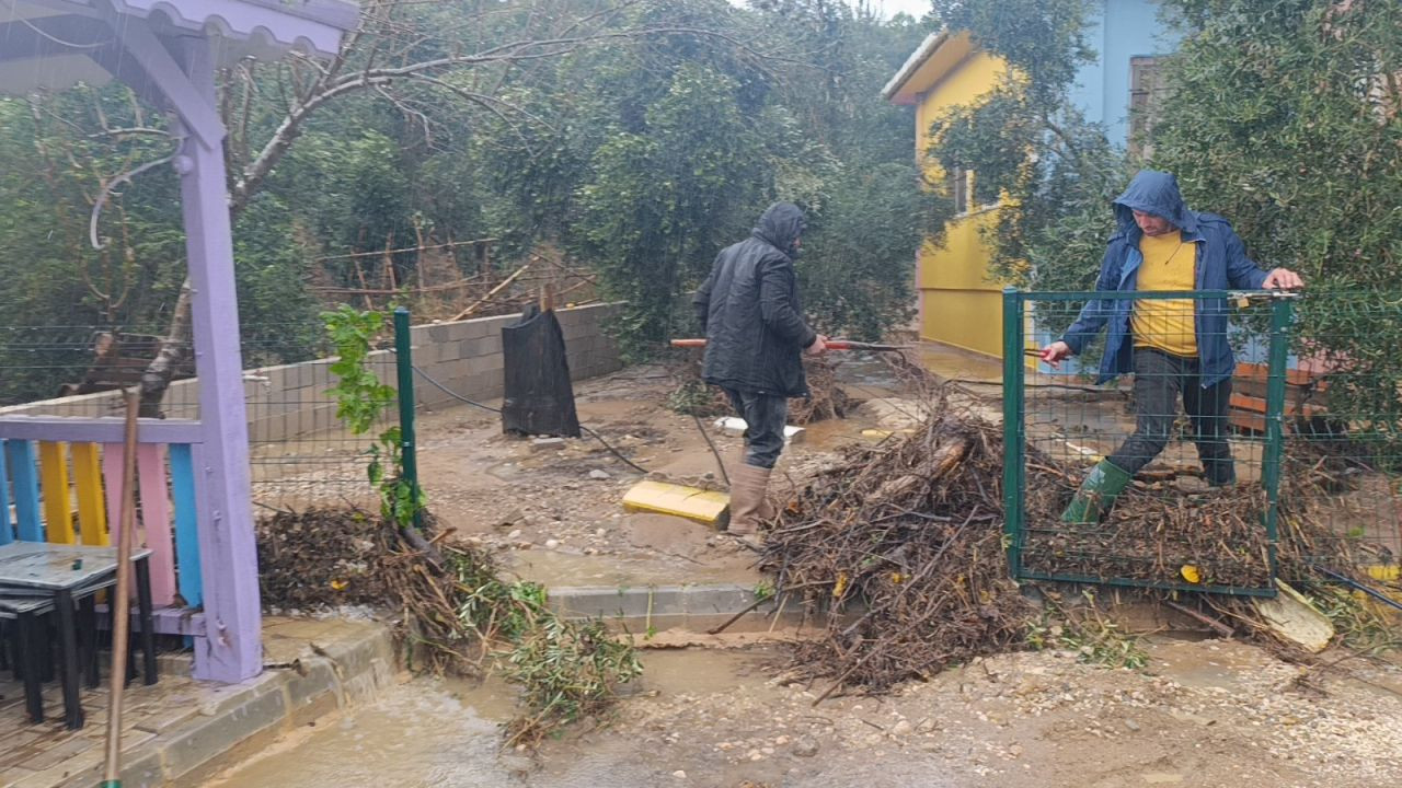 Sel suları istinat duvarını yıktı, ilköğretim okulu sele teslim oldu - Sayfa 9